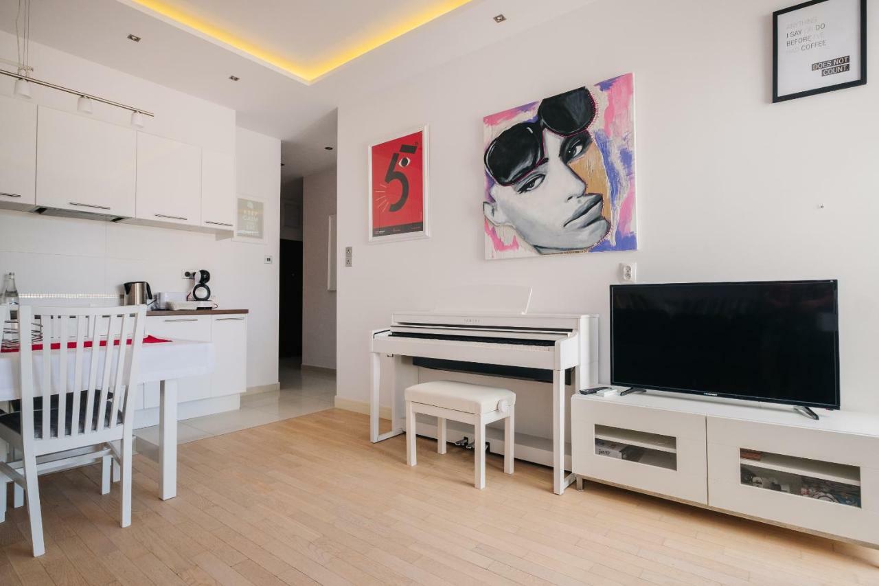 Modern Apartment Across The Ponds 华沙 外观 照片