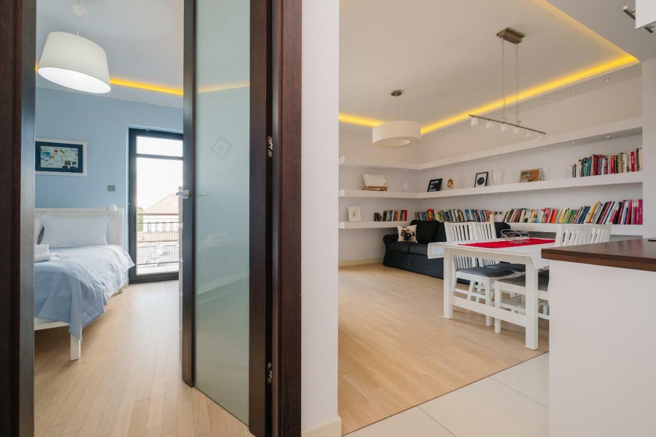 Modern Apartment Across The Ponds 华沙 外观 照片